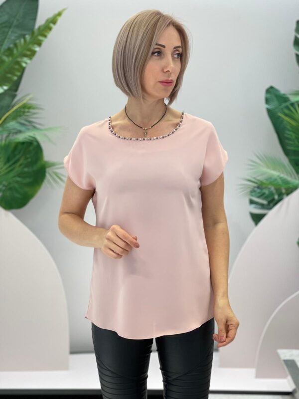 Розова блузка с къс ръкав и камъни елизабет фешън