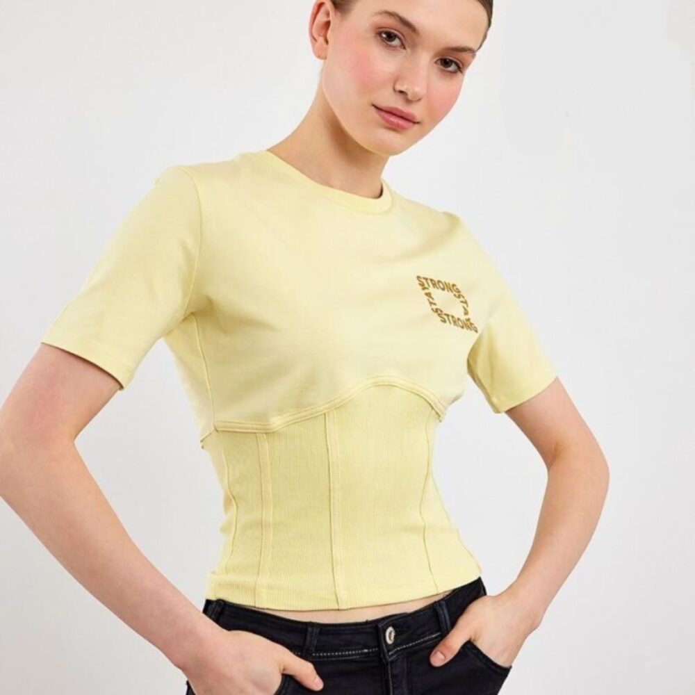 Къса тениска с корсет в жълто elizabeth